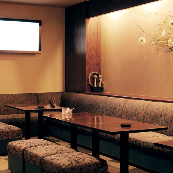 店の奥のソファ席